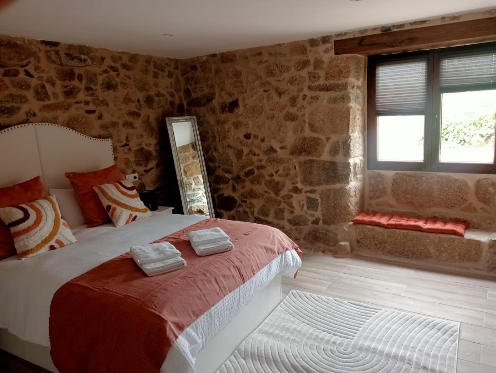 Apartamentos Muralla Sacra Sober Eksteriør bilde